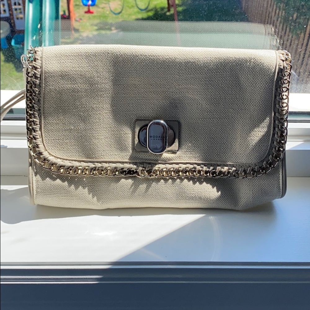 Modalu clutch